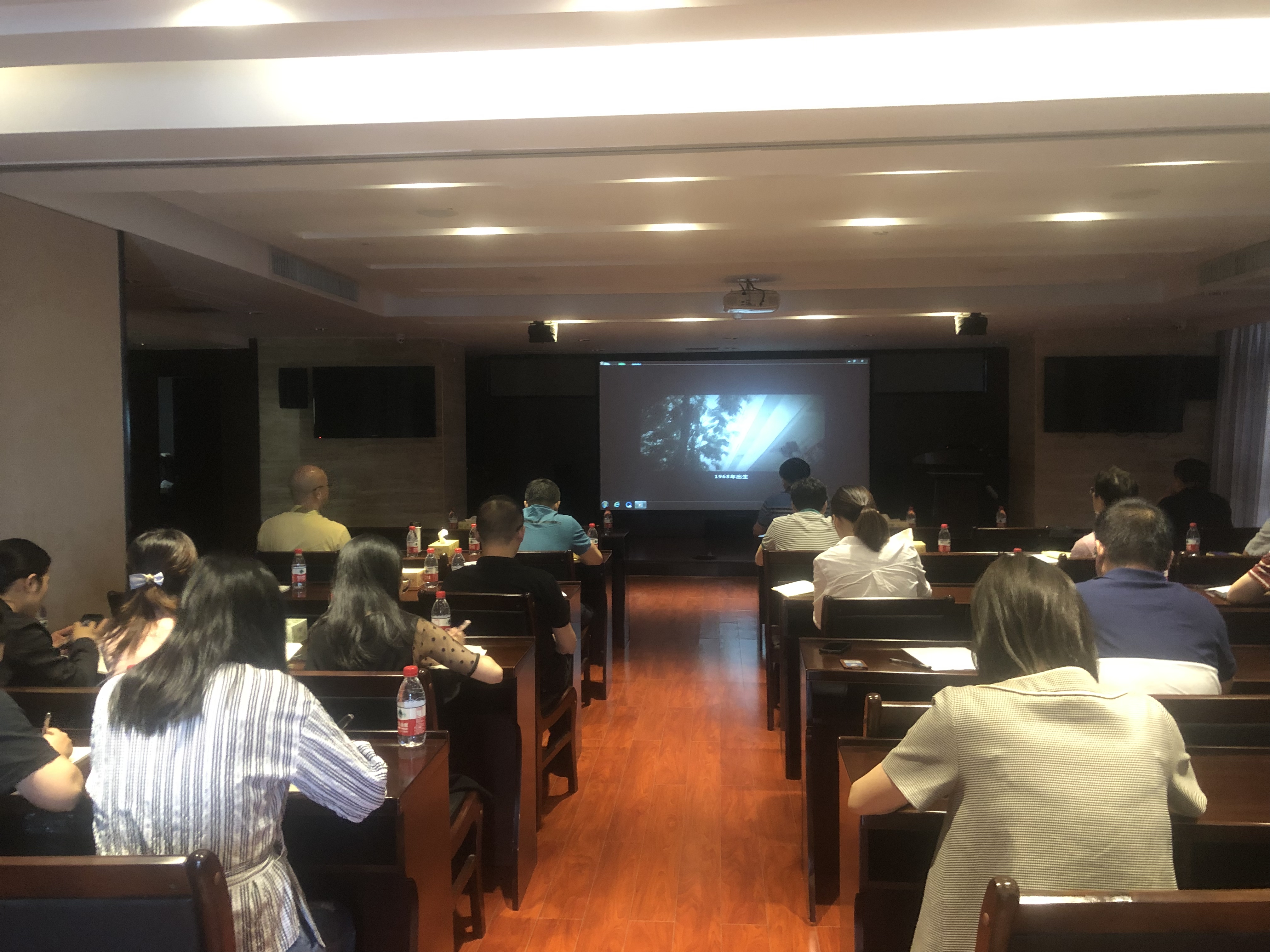 米兰官方站网页版在线登入组织观看警示教育片