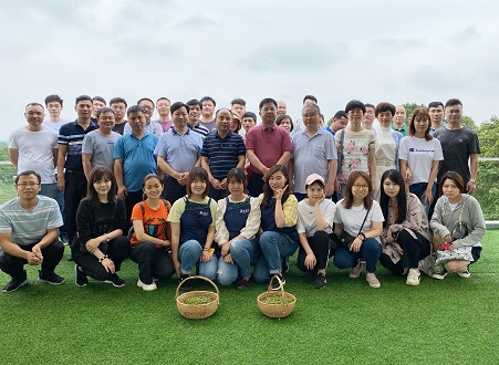 米兰官方站网页版在线登入工会组织员工踏春活动