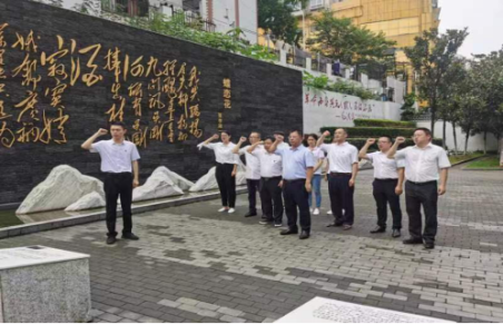 米兰官方站网页版在线登入投资发展部党支部到识字里社区开展主题党日暨志愿服务活动