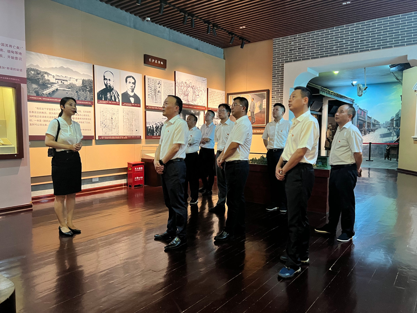 米兰官方站网页版在线登入党委理论学习中心组开展第7次集体学习暨“不忘初心、牢记使命”主题党日活动