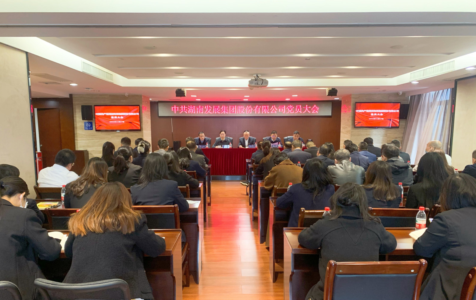 米兰官方站网页版在线登入召开党员大会选举产生出席集团第四次党代会代表