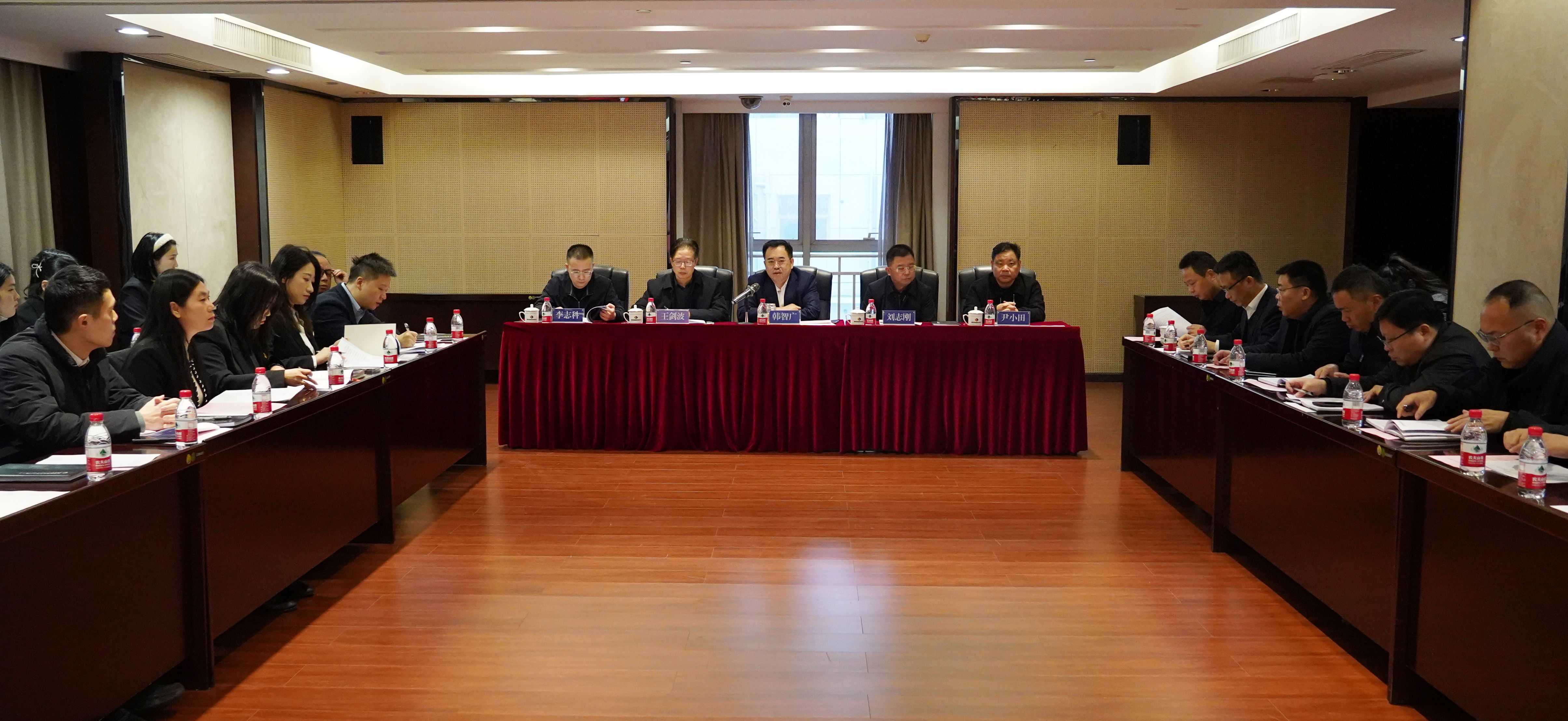 米兰官方站网页版在线登入召开2023年度中层管理人员述职评议会议