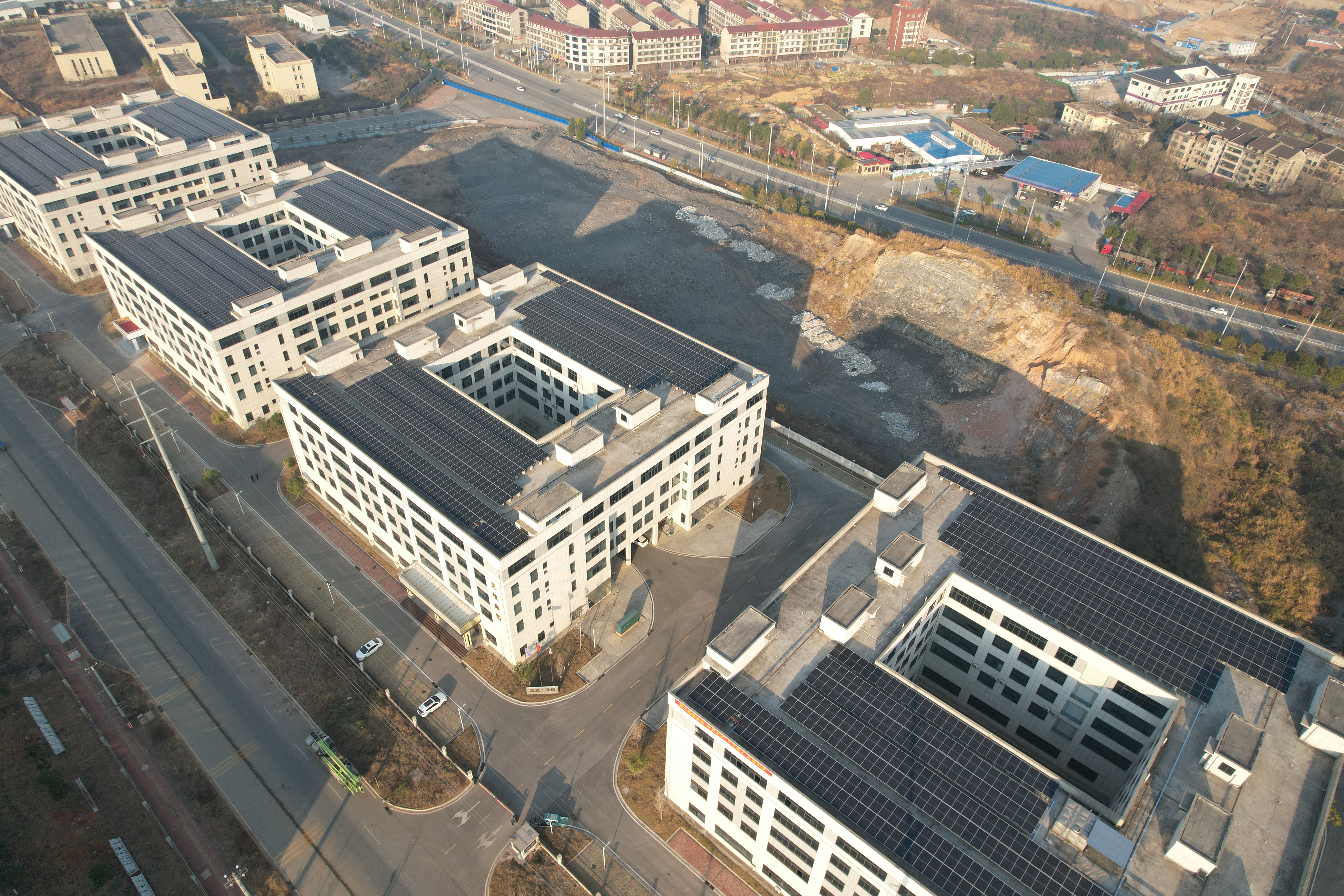 米兰（中国）娄星产业开发区屋顶分布式光伏项目首批光伏方阵成功并网发电