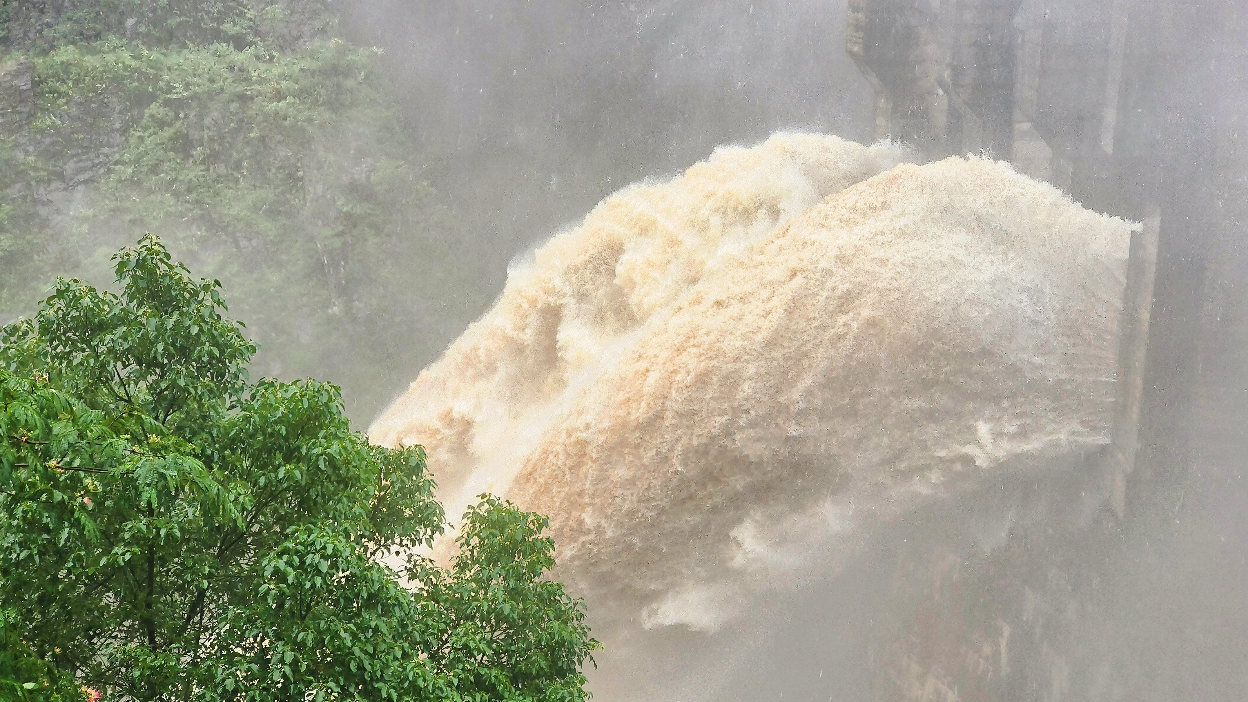 米兰（中国）丨闻“汛”而动，筑牢防汛“安全墙”